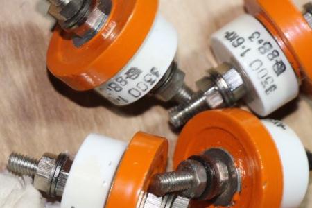 真空開關(guān)管的氣密絕緣系統(tǒng)、屏蔽系統(tǒng)以及導(dǎo)電系統(tǒng)